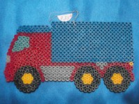 /album/perles-hama-transports/gros-camion-rouge-et-bleu-jpg1/